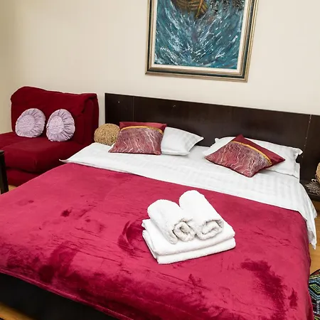 Δωμάτια σε οικογενειακή κατοικία Bolek Mansion Μπάνια Λούκα